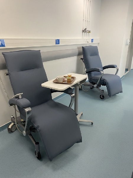 nouveaux fauteuils - salle post-operatoire - patients circuit court - clinique chirurgicale du libournais