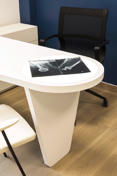centre orthopedique de libourne_photo radio sur bureau cabinet_consultations exterieures_clinique chirurgicale du libournais